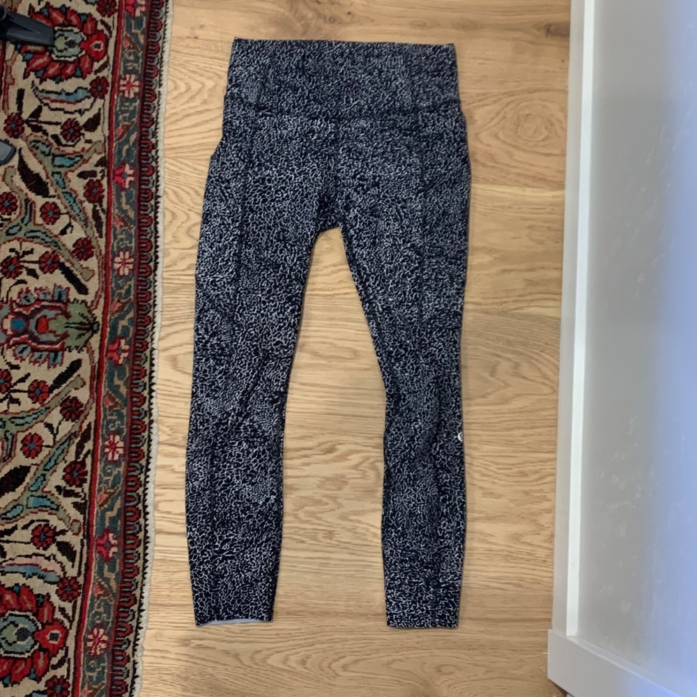 Lulu Lemon size 6 leggings